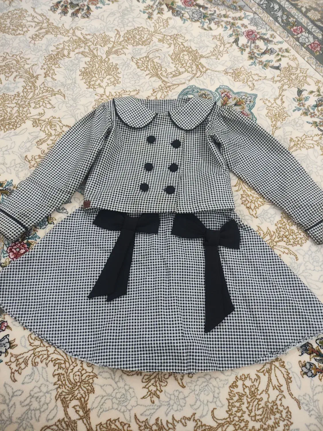 تعدادی لباس دخترونه|کفش و لباس بچه|ری, شهادت|دیوار