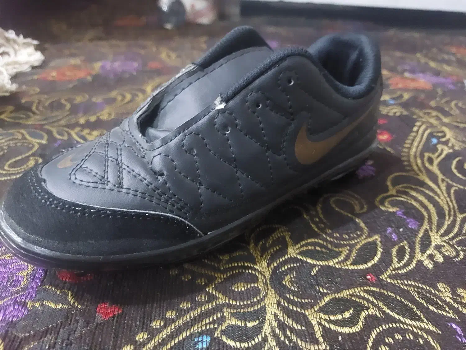 کفش فوتبال، استوک|کیف، کفش، کمربند|سورک, |دیوار