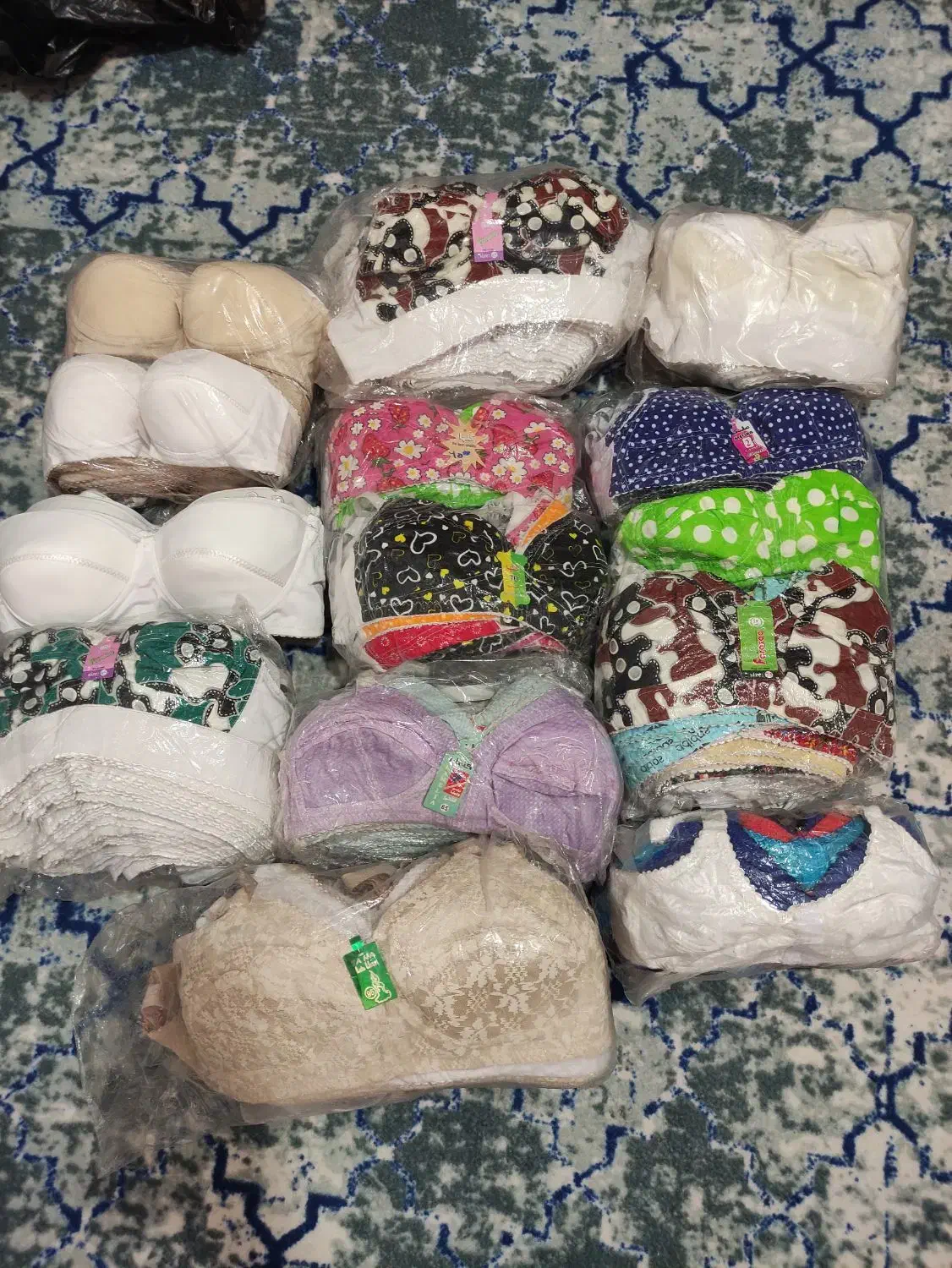 لباس زیر زنانه|لباس|صدرا-فارس, فاز ۱|دیوار