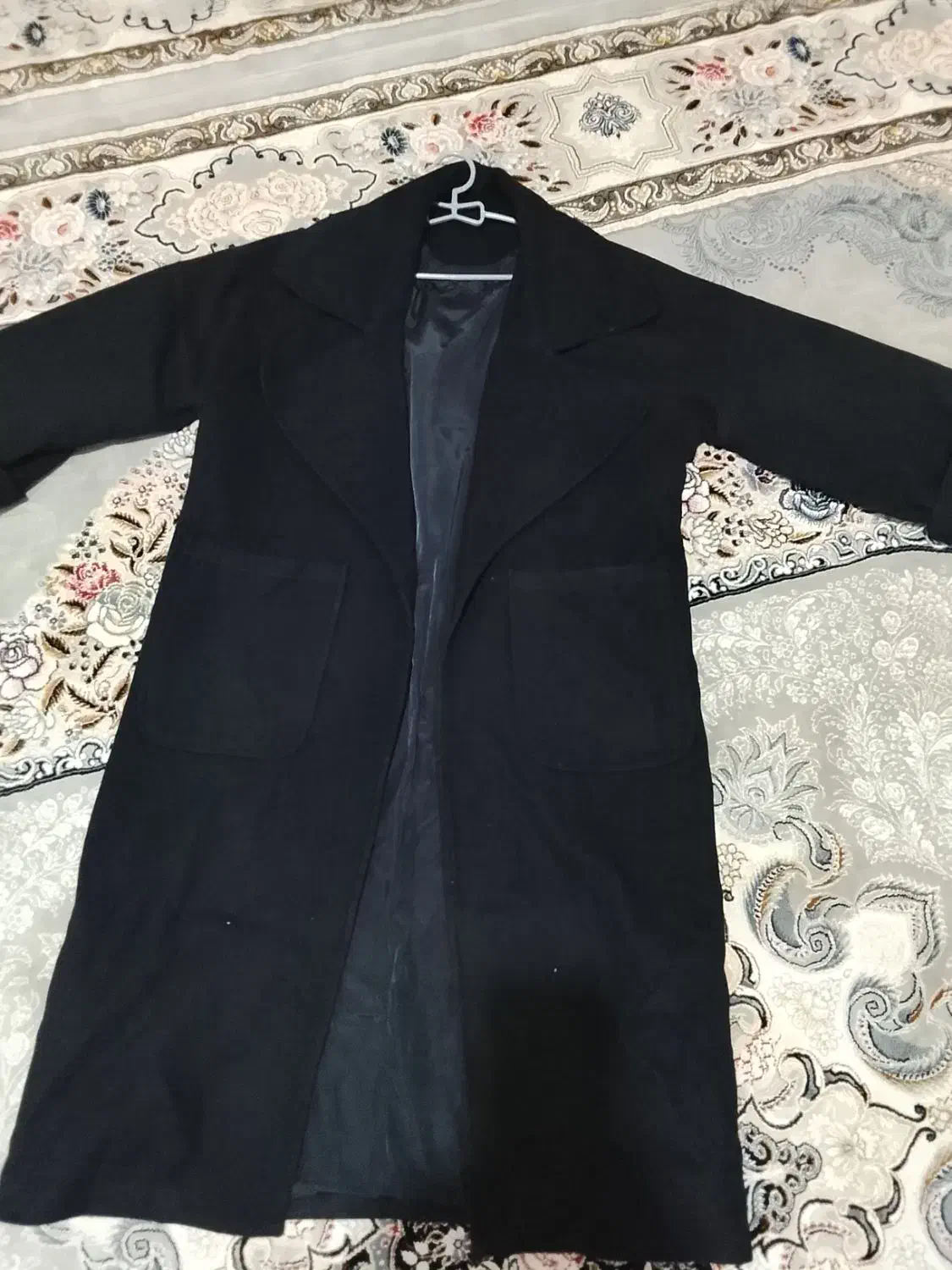 پالتو و کاپشن و‌هودی|لباس|قم, چهل درخت‎|دیوار