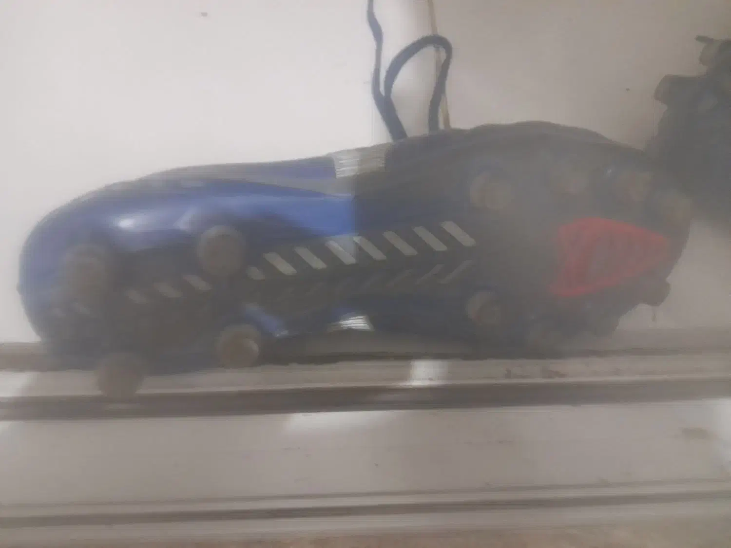 کفش فوتبالی استوک|کیف، کفش، کمربند|پرند, فاز ۵|دیوار