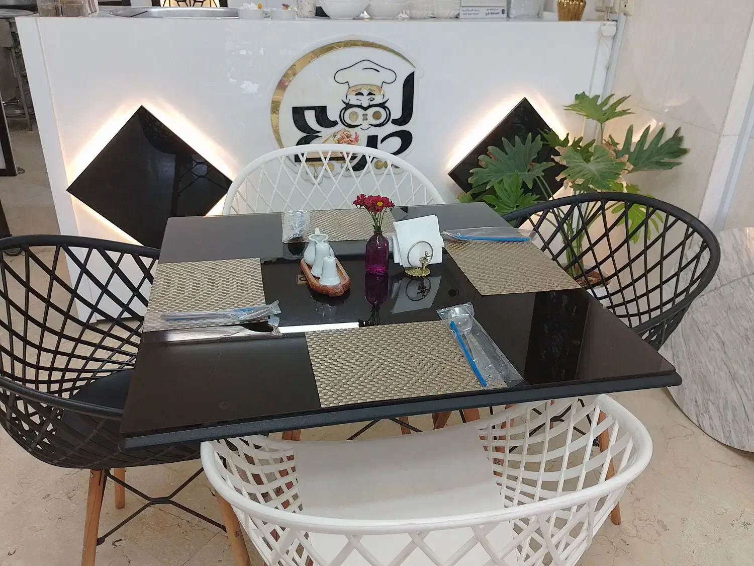 اغذیه سرای لقمه چرب|استخدام خدمات فروشگاه و رستوران|یزد, |دیوار