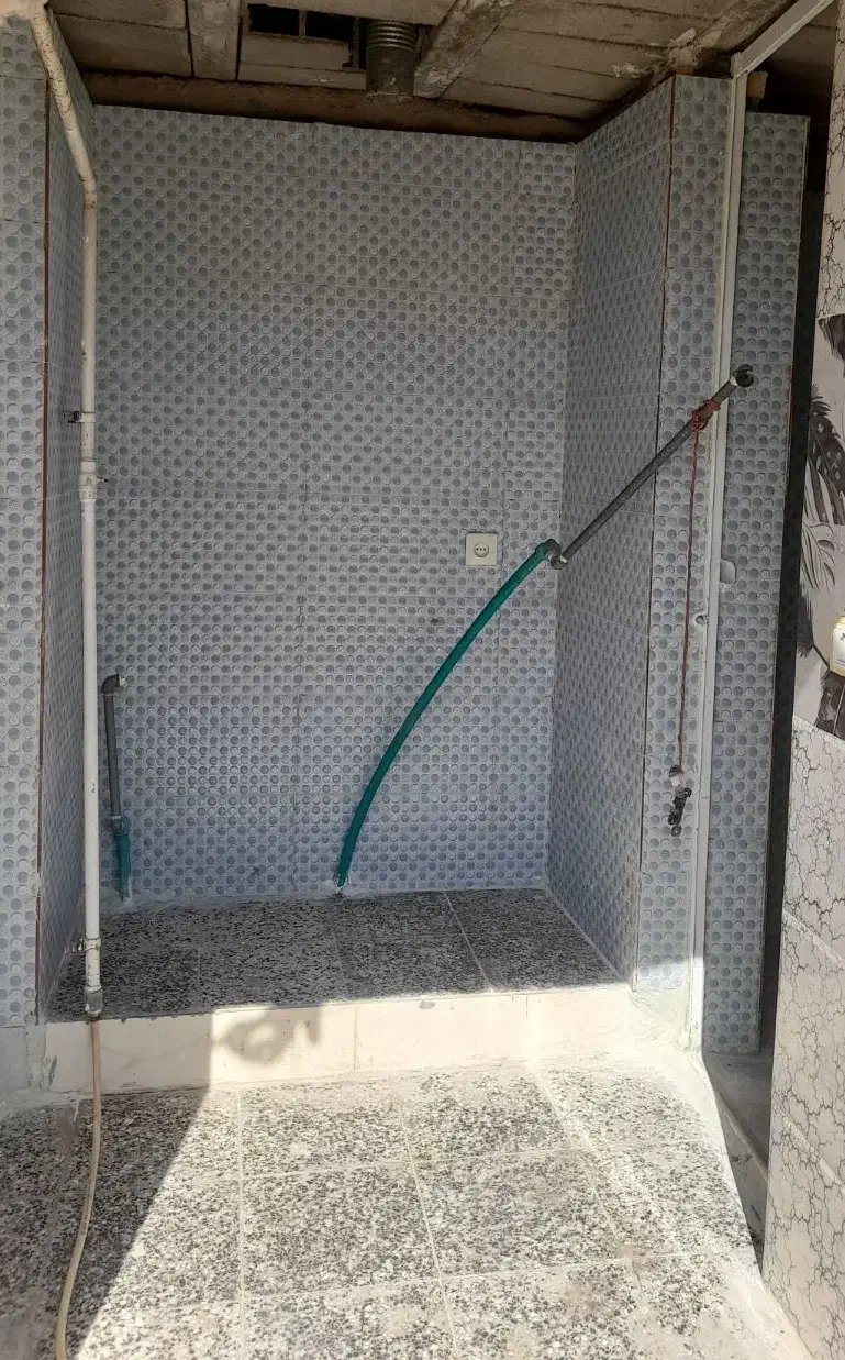 کاشی کاری و رنگ کاری درب آهنی|خدمات پیشه و مهارت|شوشتر, |دیوار