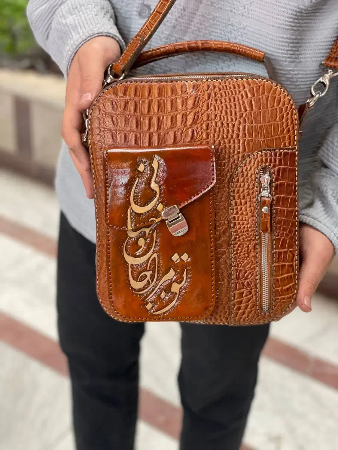 قبول سفارش انواع محصولات چرم طبیعی|کیف، کفش، کمربند|ارومیه, |دیوار