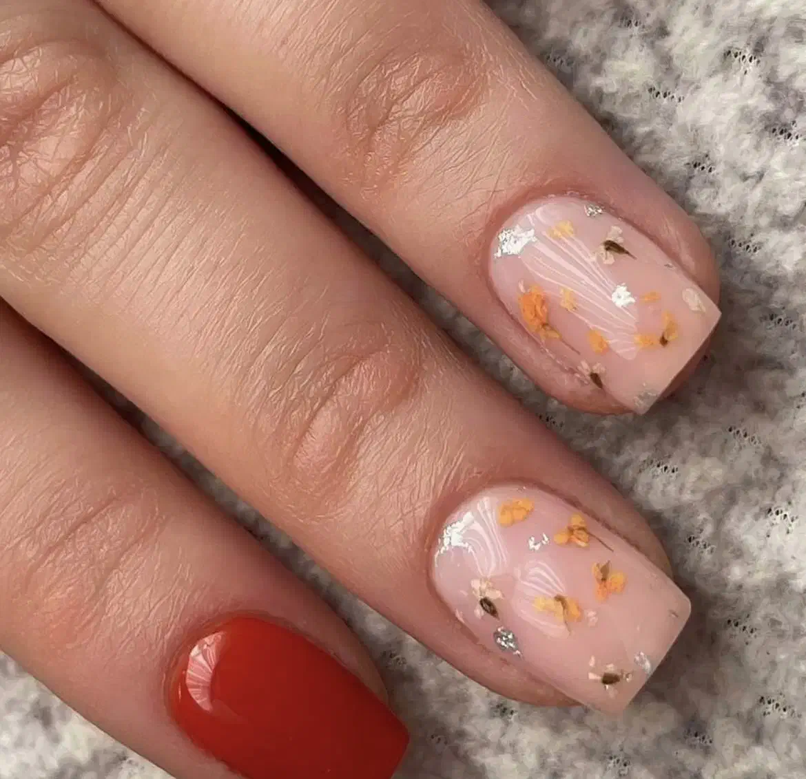 کاشت ناخن|خدمات آرایشگری و زیبایی|مشهد, یاس|دیوار