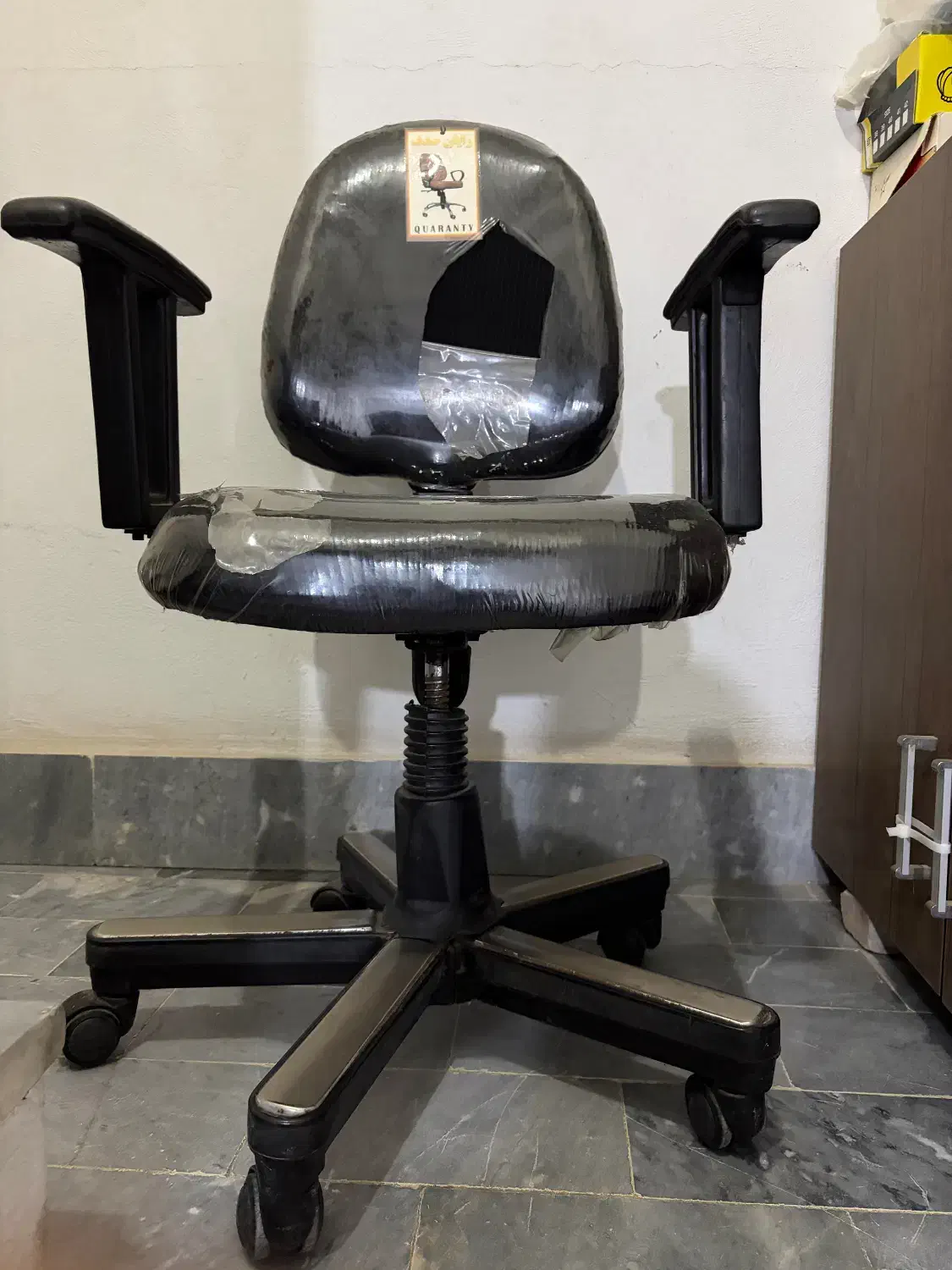 صندلی گردان اداری|صندلی و نیمکت|لنگرود, |دیوار