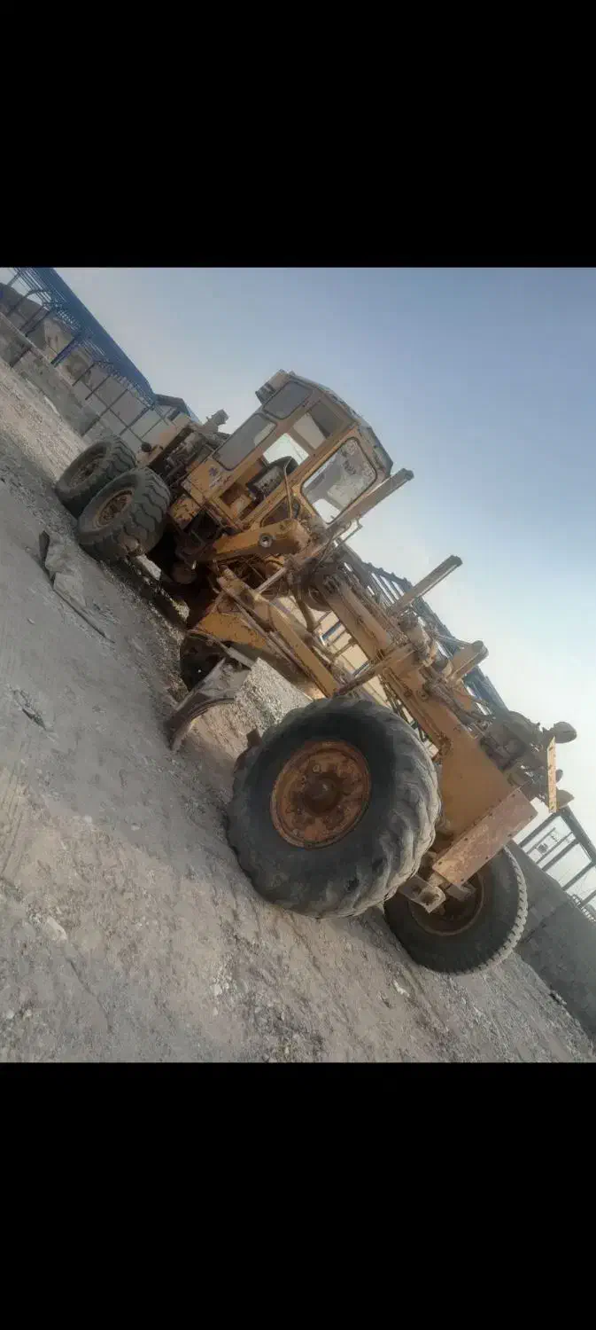 گریدر کوماتسو ۷۰۵ r2|خودرو سنگین|جیرفت, |دیوار