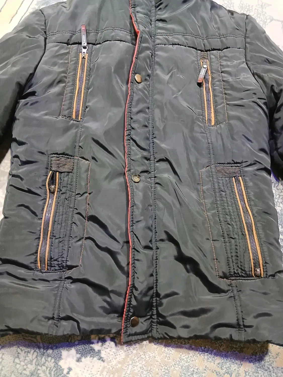 کاپشن|لباس|قروه, |دیوار