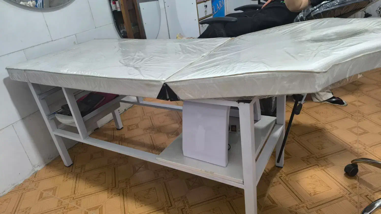 تخت فشیال ومژه کاری|آرایشگاه و سالن‌های زیبایی|خرم‌آباد, |دیوار