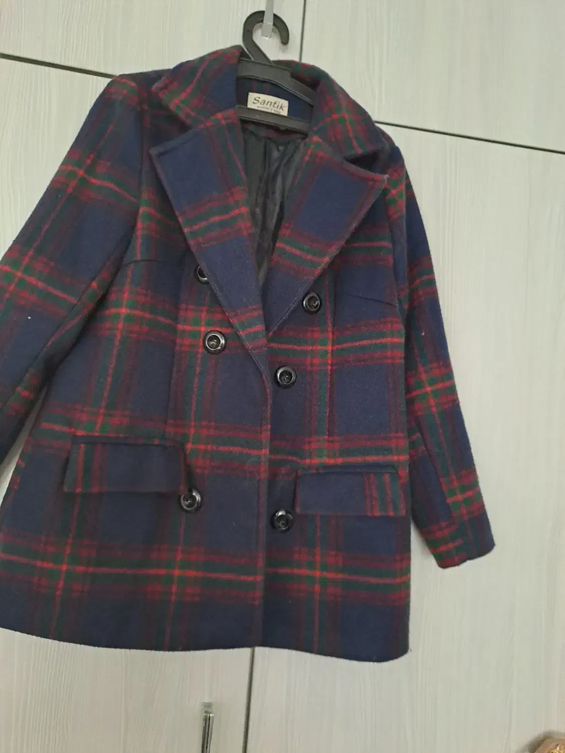 تعدادی لباس زمستانی تمیز|لباس|مشهد, کوشش|دیوار