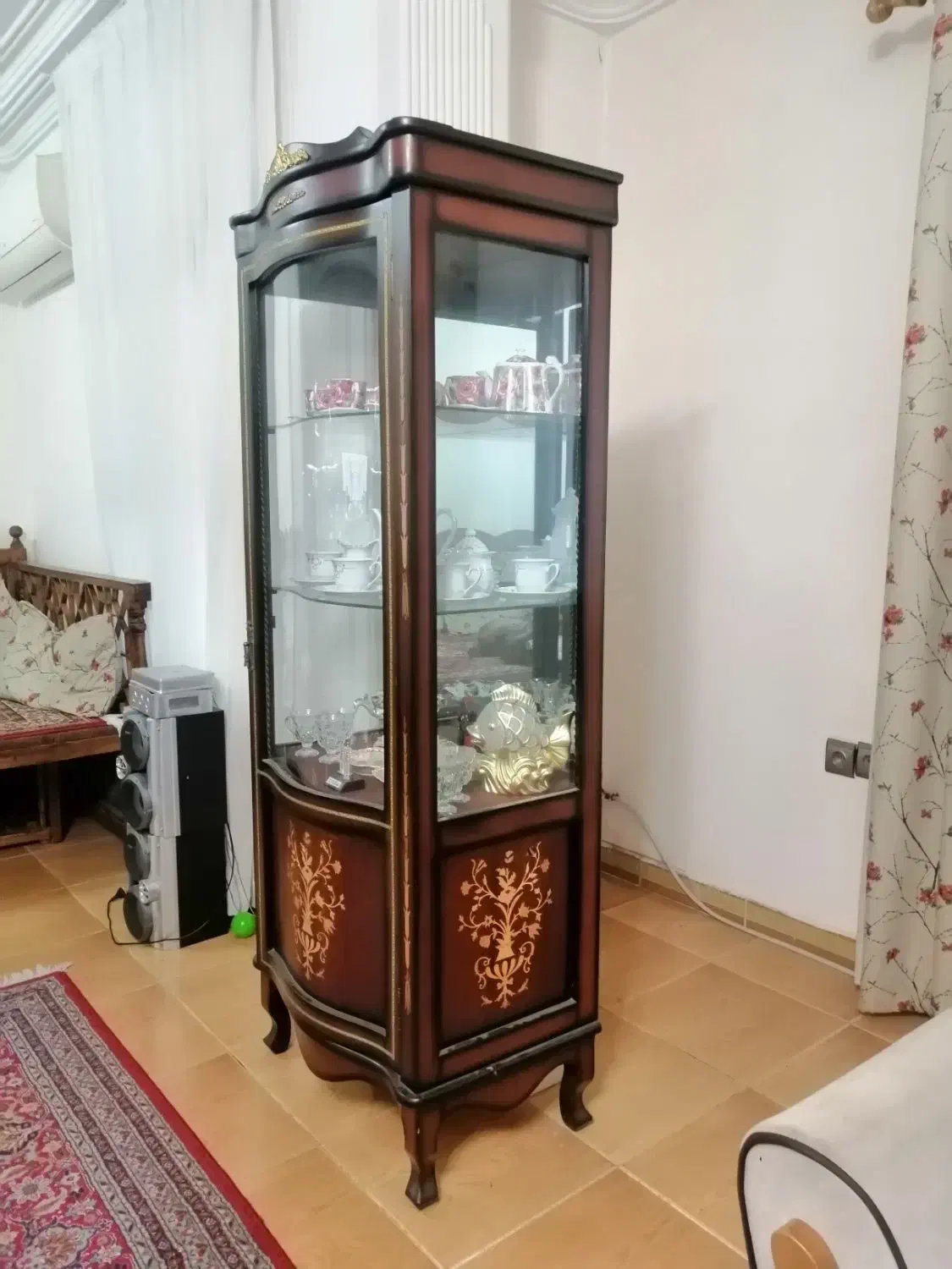 کمد (ویترین) چوبی معرق|بوفه، ویترین، کنسول|رشت, دیلمان|دیوار