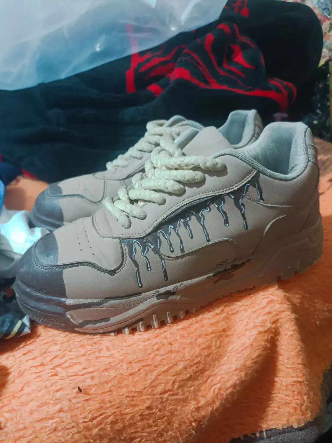 کفش خارجی|کیف، کفش، کمربند|شیراز, کوشک میدان|دیوار