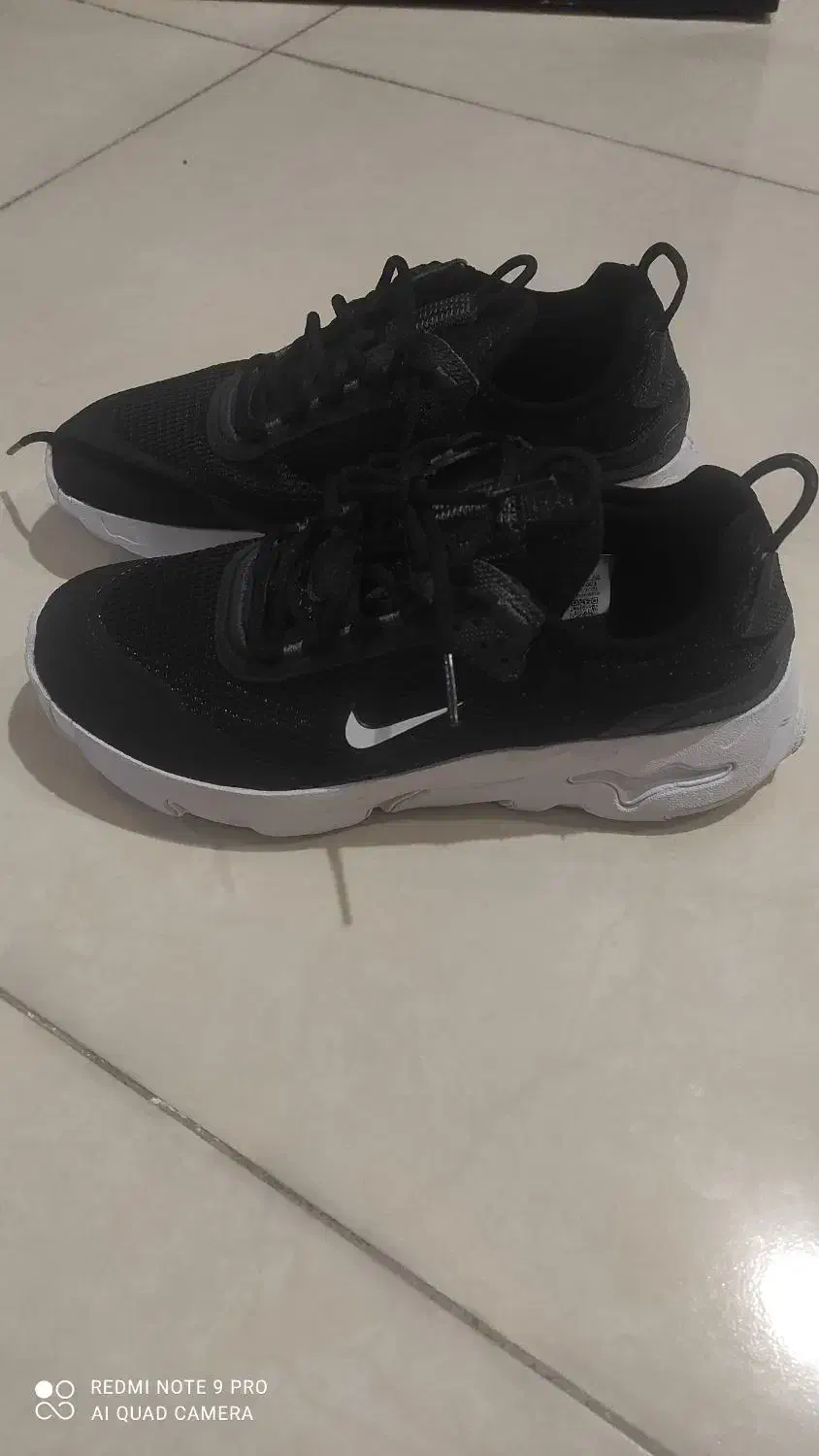 کفش|کیف، کفش، کمربند|آمل, |دیوار