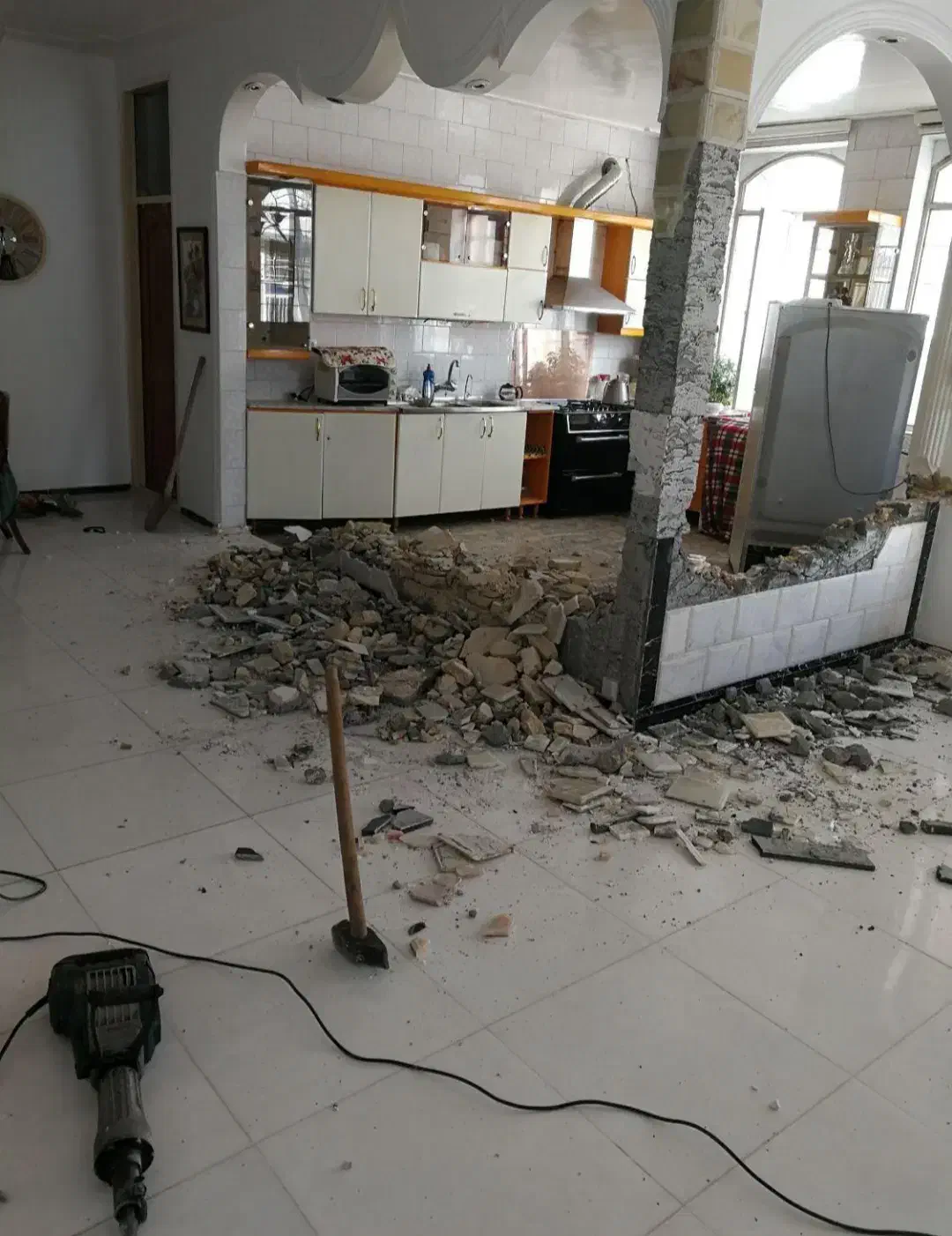 تخریب جزی،حفاری چاه ارت وآسانسور،پی سازی،حمل نخاله|خدمات پیشه و مهارت|اردبیل, |دیوار