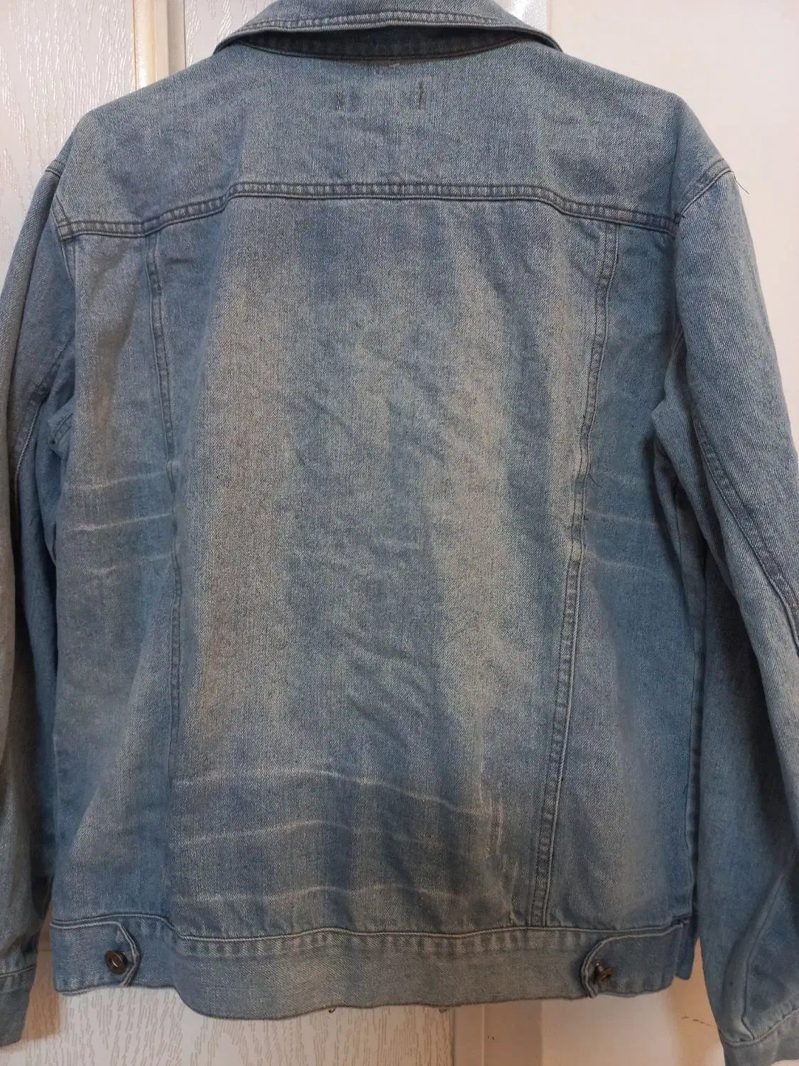 کت جین|لباس|مشهد, نیزه|دیوار