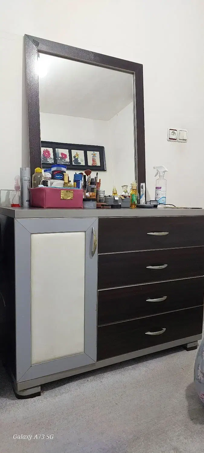 میز آرایش MDF با آینه شیک و کاملا سالم|مبلمان خانگی و میز عسلی|خرمشهر, |دیوار