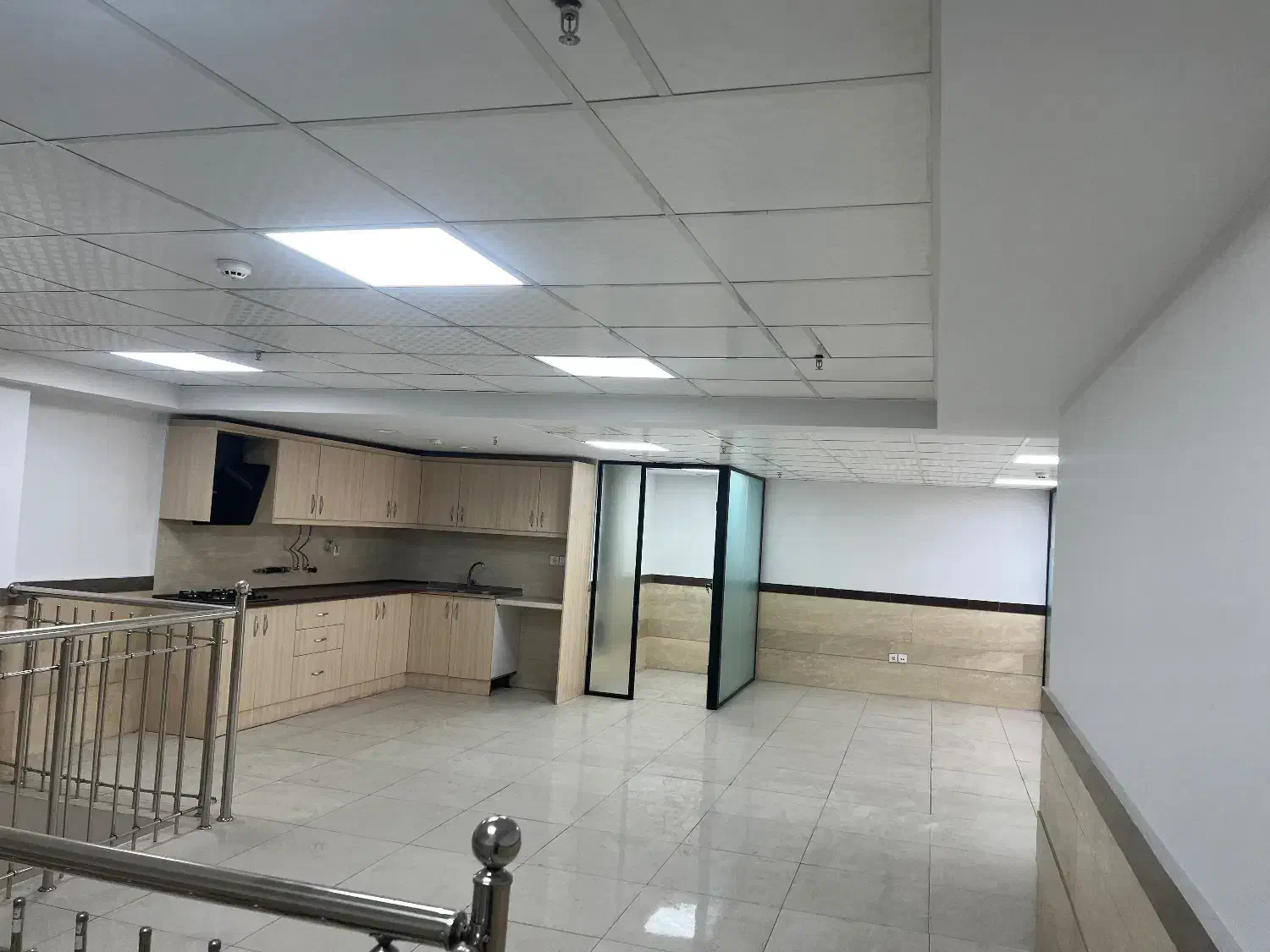 اجاره ۳۰۰مترتجاری بی نظیرونوسازبرفتح|اجارهٔ مغازه و غرفه|تهران, کوی نصر مهرآباد|دیوار