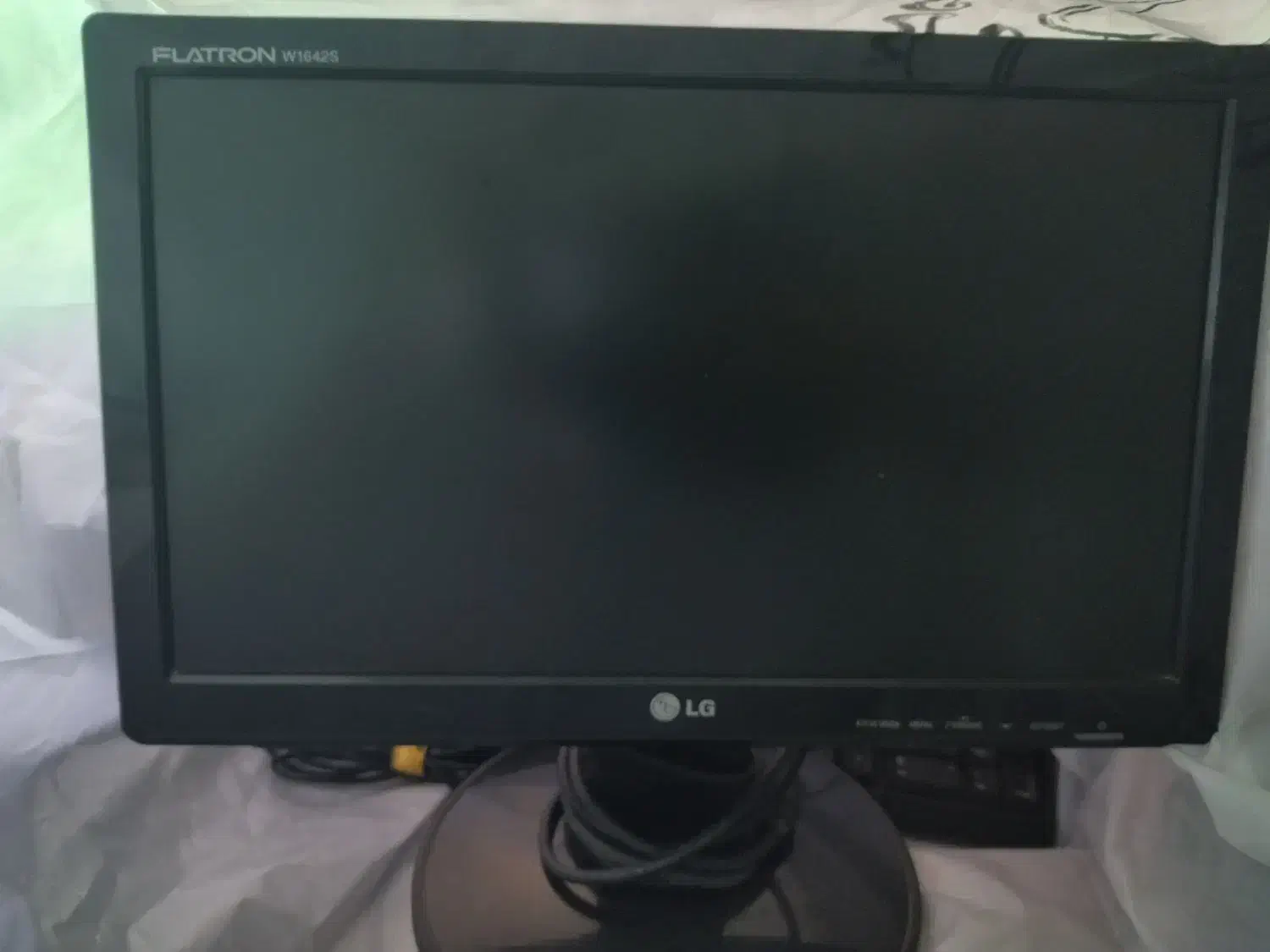 مانیتور۱۴اینچ ال ای دی LG|قطعات و لوازم جانبی رایانه|ایلام, |دیوار