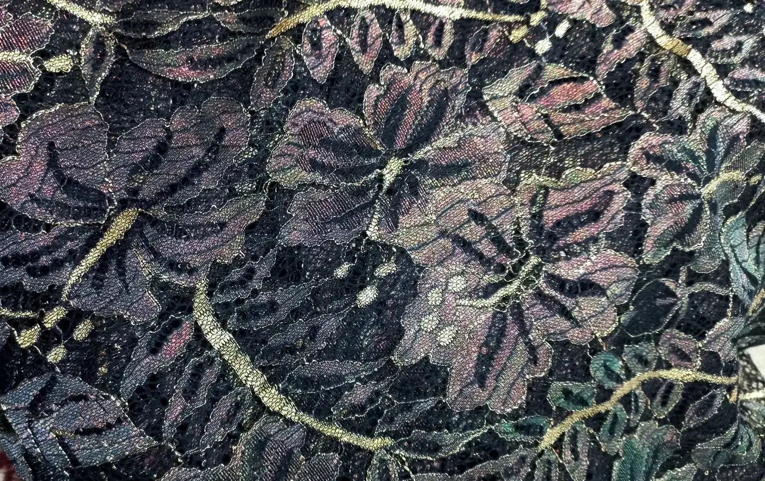 دو قواره چادر دوخته شده|لباس|زاهدان, |دیوار