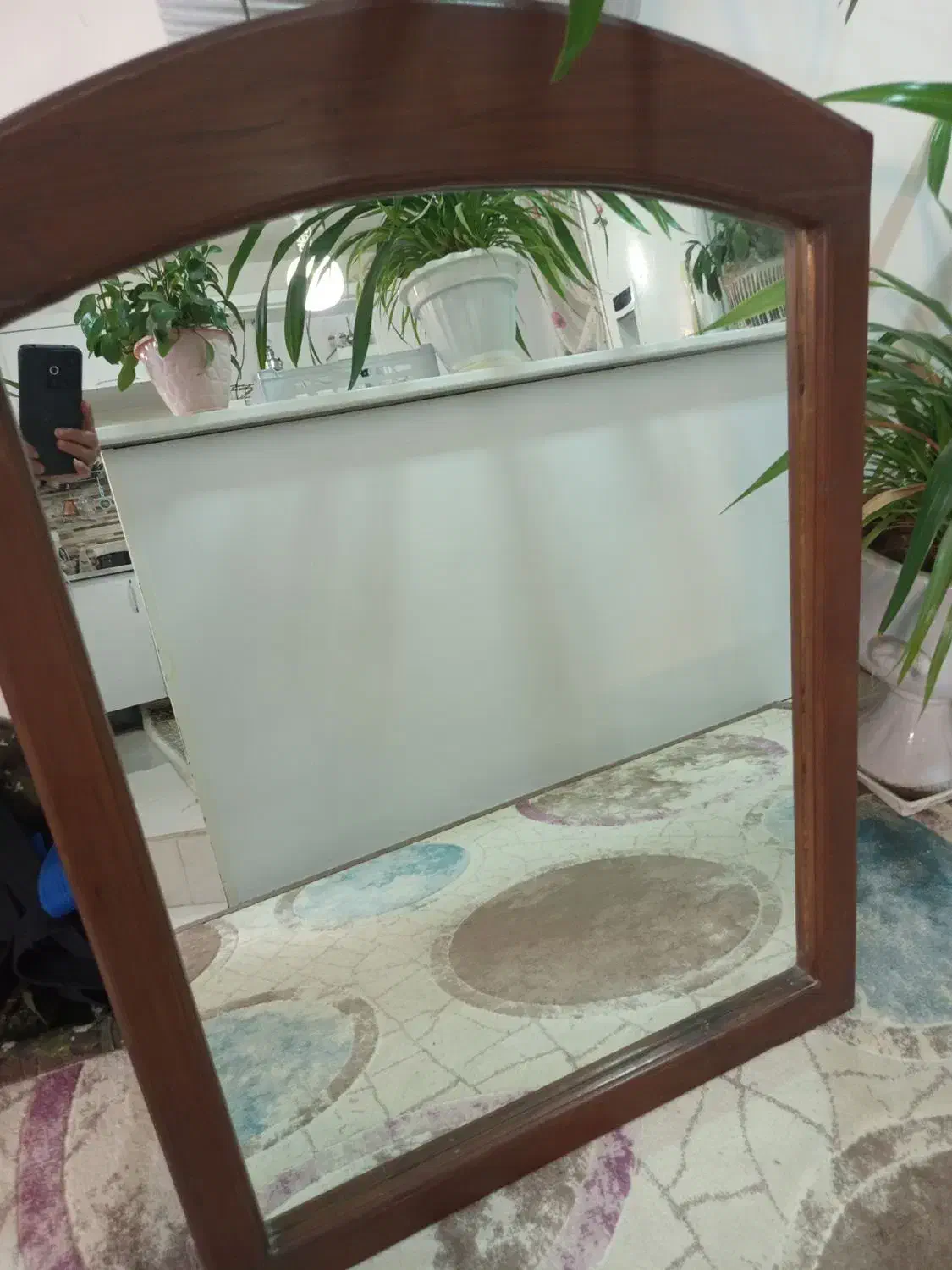 آینه چوب گردو.   گل بزرگ یک متر ونیم‌قد|آینه|گلبهار, شهر جدید گلبهار|دیوار