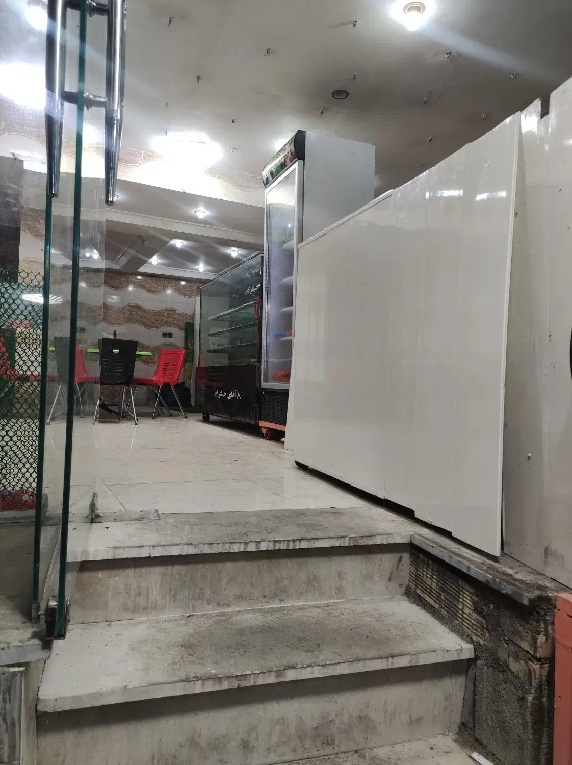 همکار خانم یا آقا جهت کار در فست فود نیازمندیم|استخدام خدمات فروشگاه و رستوران|شوشتر, |دیوار