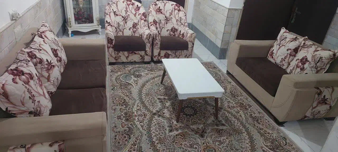 مبل راحتی|مبلمان خانگی و میز عسلی|قم, چهل درخت‎|دیوار