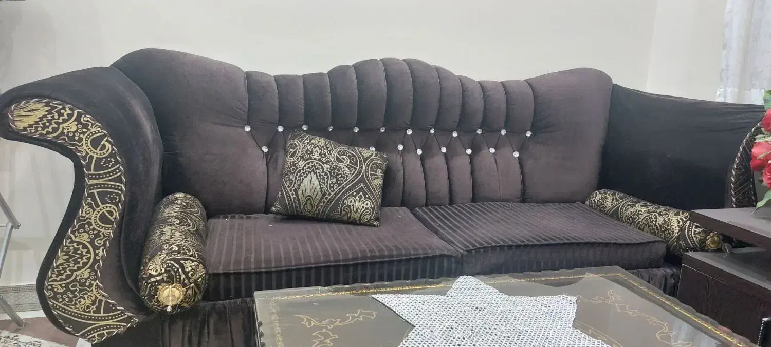 مبلمان راحتی سالم و تمیز تو عکس هم مشخسه|مبلمان خانگی و میز عسلی|ری, شهادت|دیوار