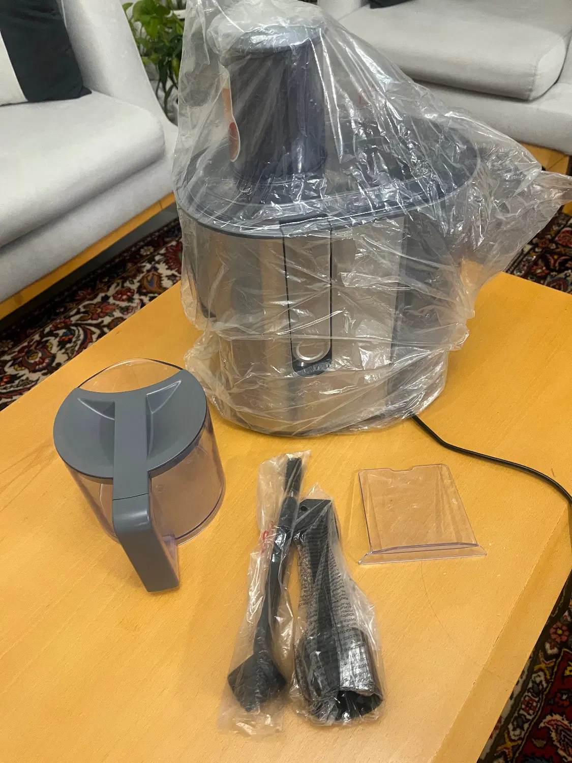 آبمیوه گیری براون مدل جی ۷۰۰ نو و استفاده نشده|آبمیوه‌گیر و آب‌مرکبات‌گیر|تهران, ظفر|دیوار