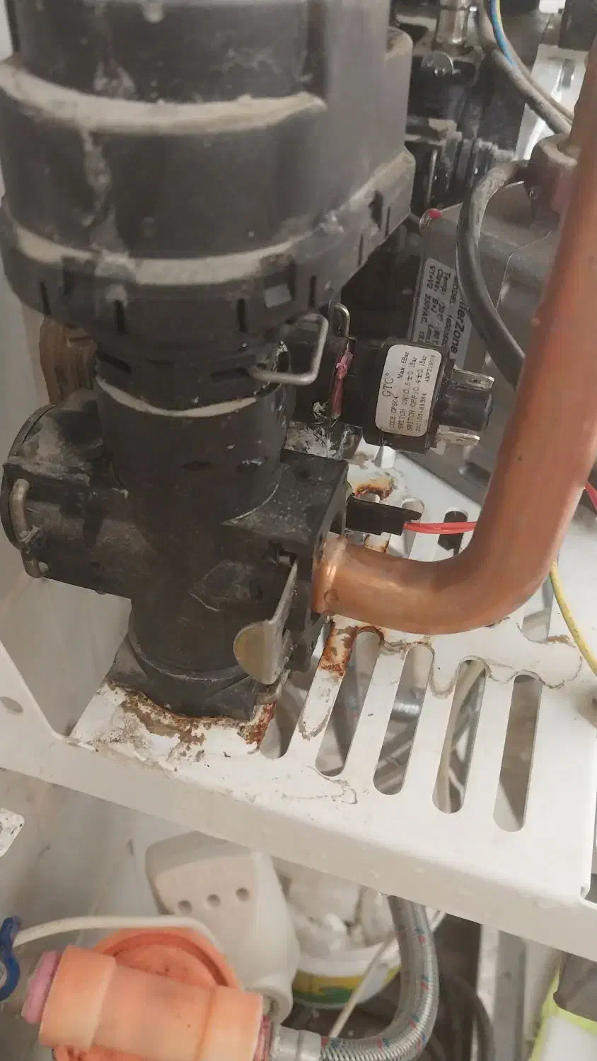 تعمیرات شیرآلات نصب|خدمات پیشه و مهارت|کاشان, پشت شهربانی|دیوار