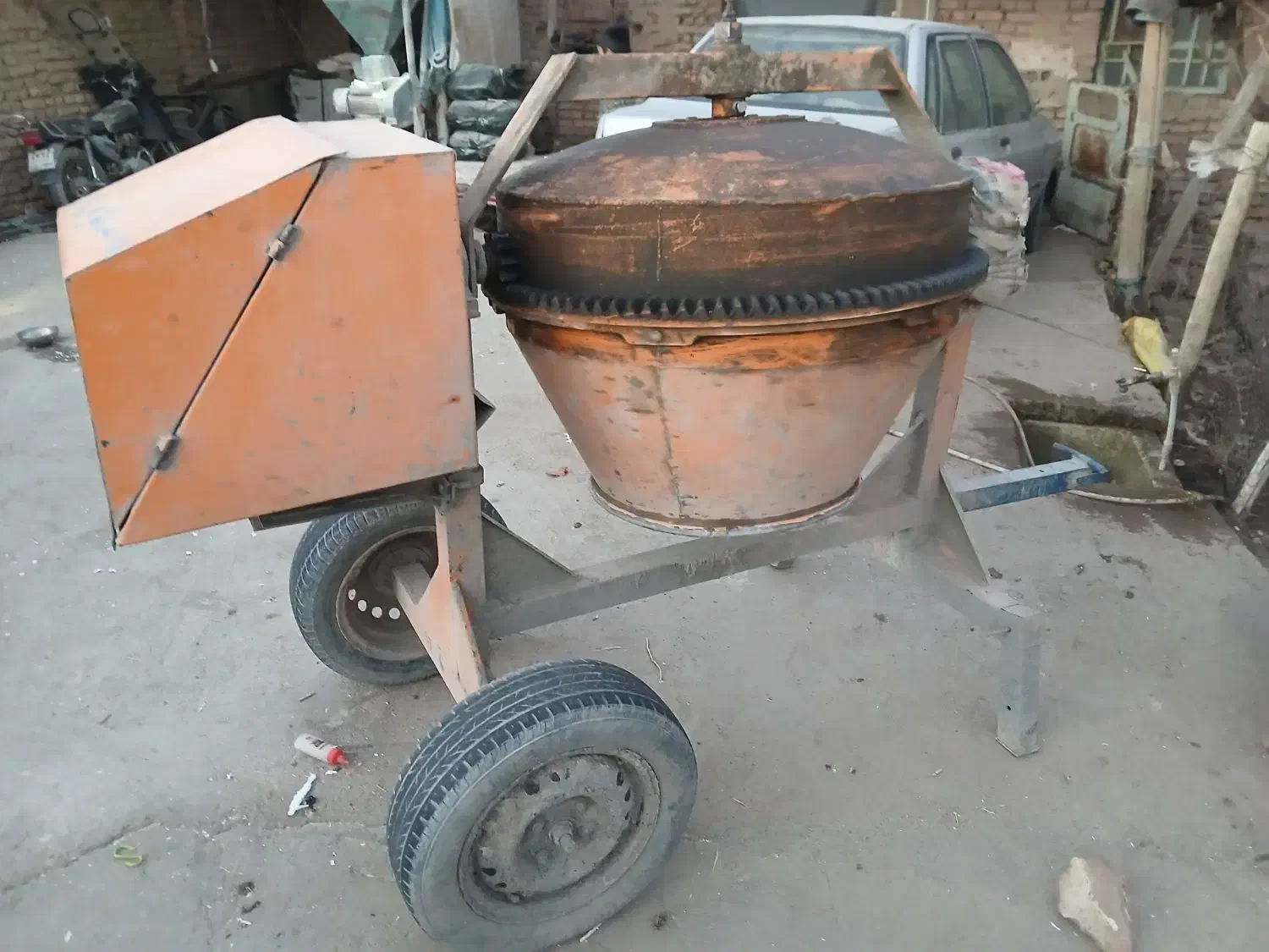 موتور برق ومیکسر برقی|ابزارآلات|درمیان, |دیوار