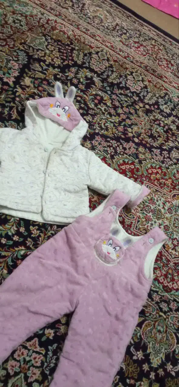 لباس  گرم بچه  و آغوش  بچه برای یک سال|کفش و لباس بچه|سبزوار, زینبیه|دیوار