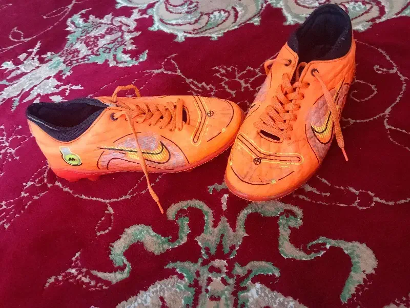 کتونی فوتبال|کیف، کفش، کمربند|تاکستان, |دیوار