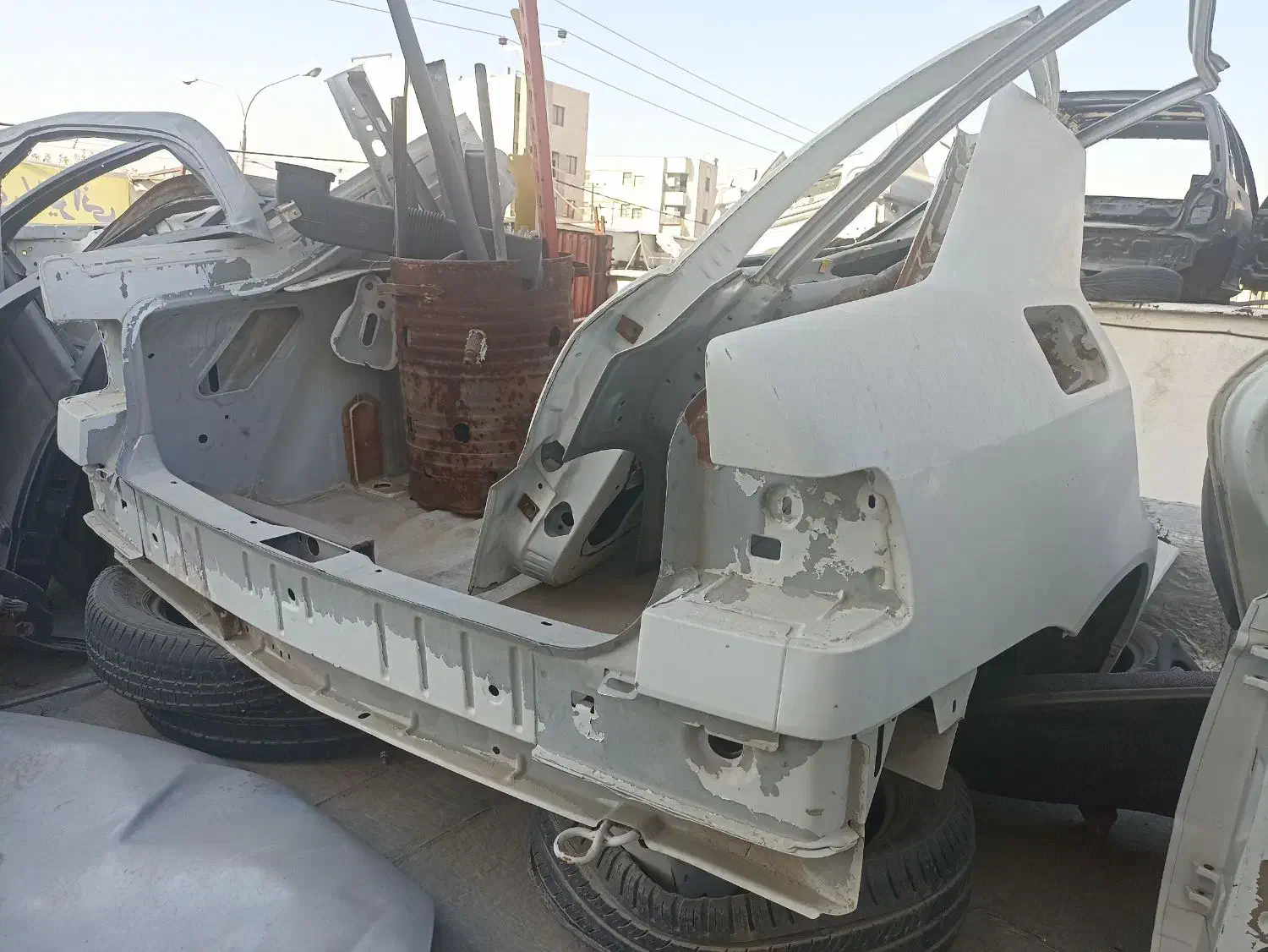 قسمت عقب زانتیا رنگ فابریک و ال۹۰ و گلگیر ۱۱۱ جلو|قطعات یدکی و لوازم جانبی|شیراز, نصر|دیوار