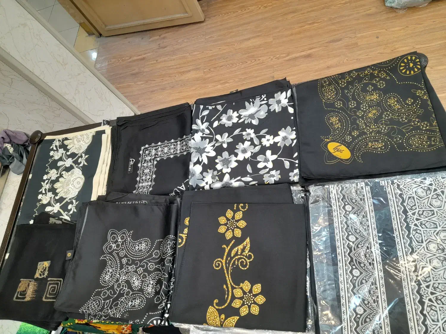 فروش زیر قیمت بیش از ۲۰۰۰ عدد شال و روسری|لباس|لردگان, |دیوار