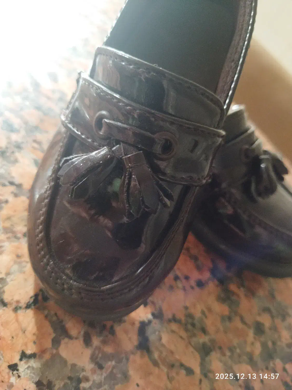 کفش پسرونه|کفش و لباس بچه|قم, منبع آب|دیوار