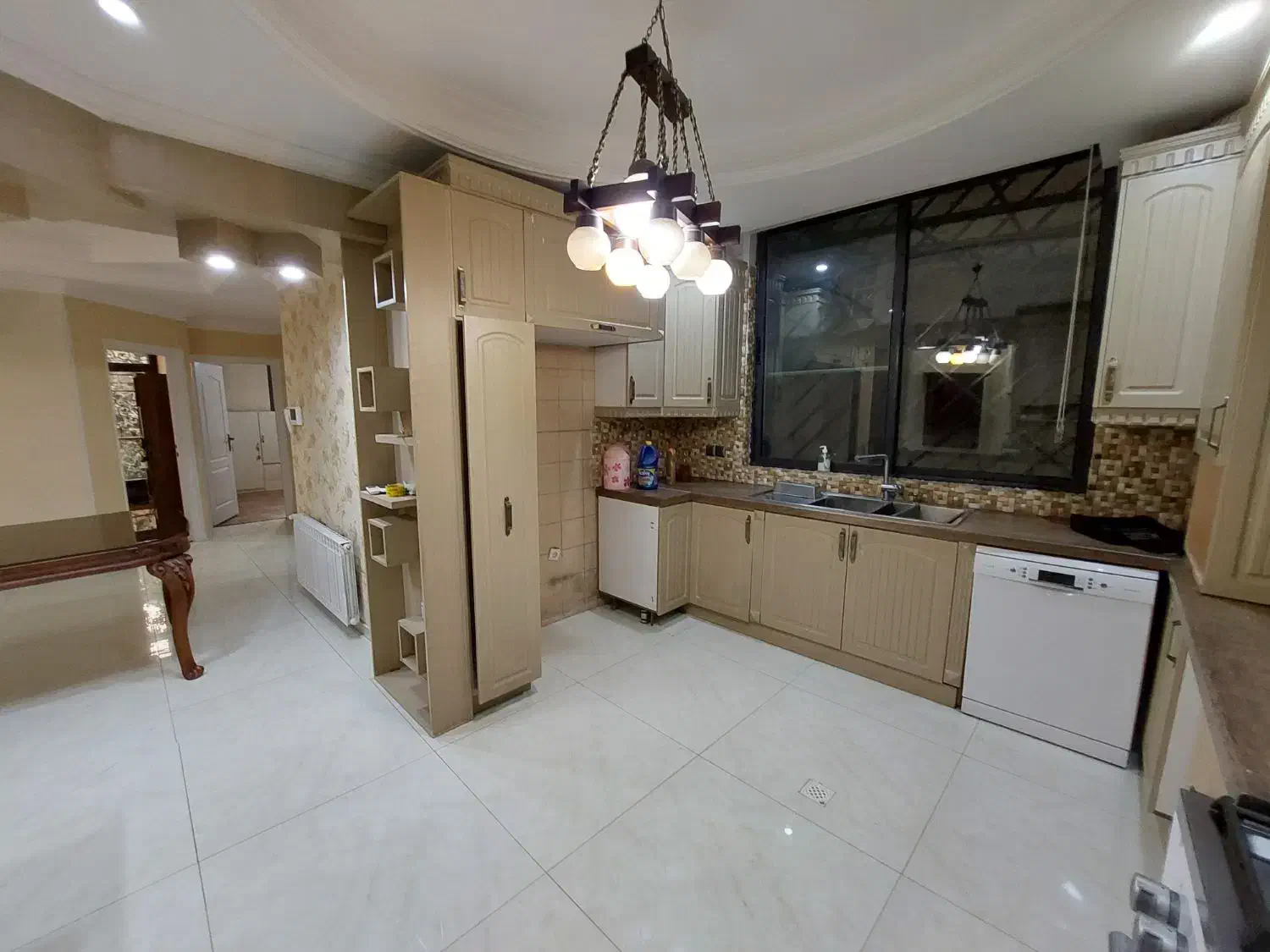 آپارتمان ۱۷۵ متر سه خواب/پاسداران گلستان