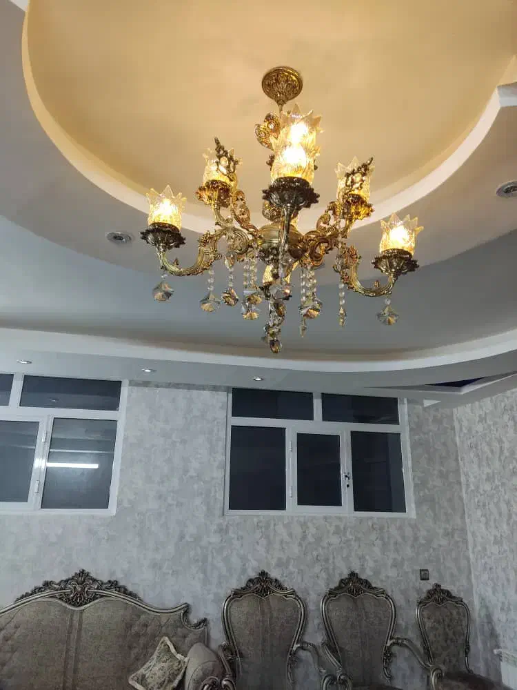 لوستر ۸ شاخه بسیار شیک|لوستر و چراغ آویز|اصفهان, باغ زیار|دیوار