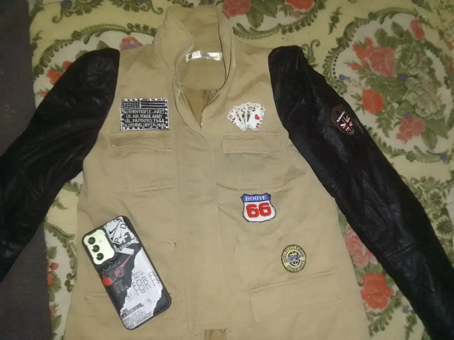 یه عدد کت کتونی کویتی|لباس|لردگان, |دیوار