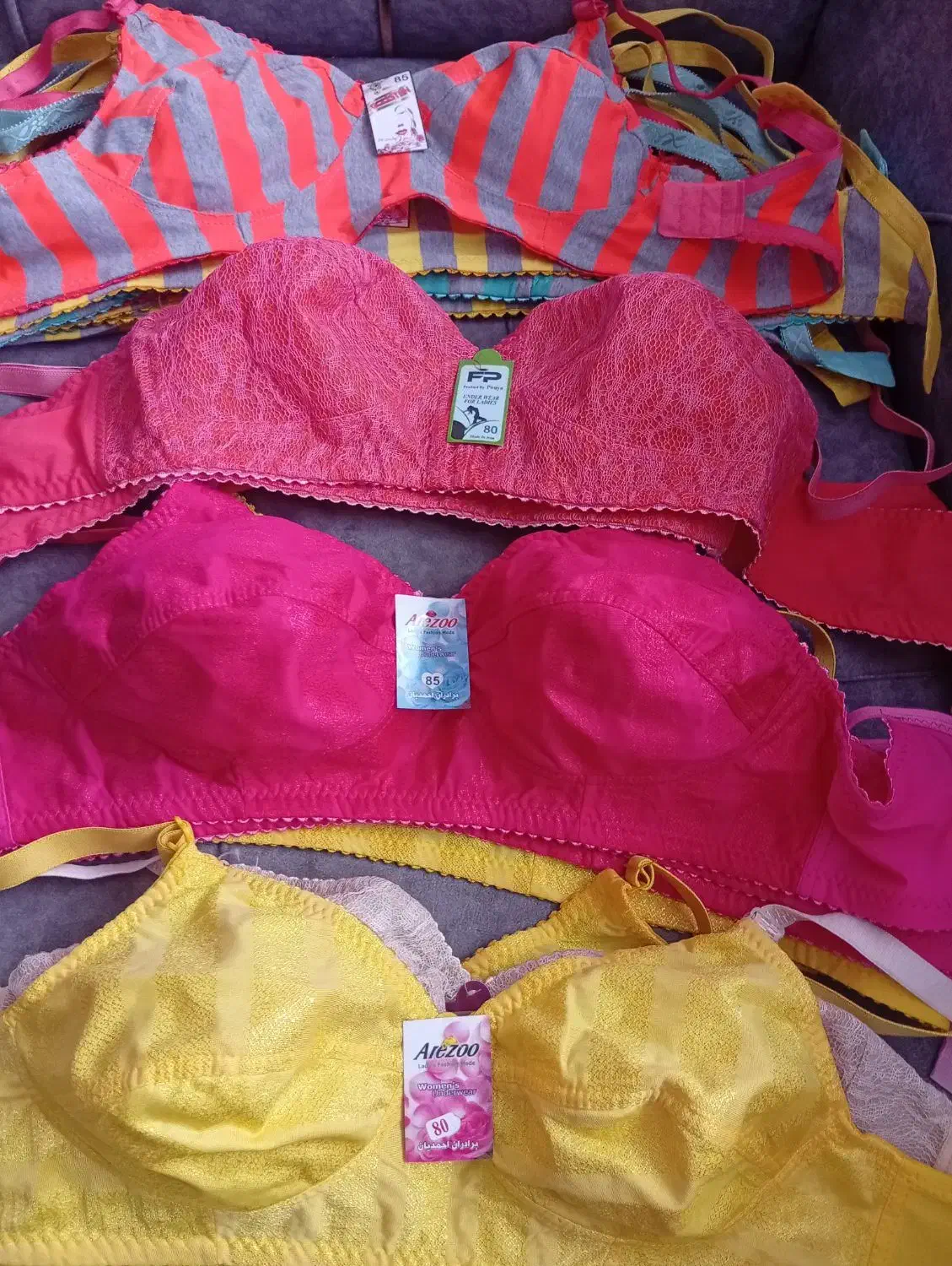 سوتین معمولی|لباس|دوگنبدان, |دیوار