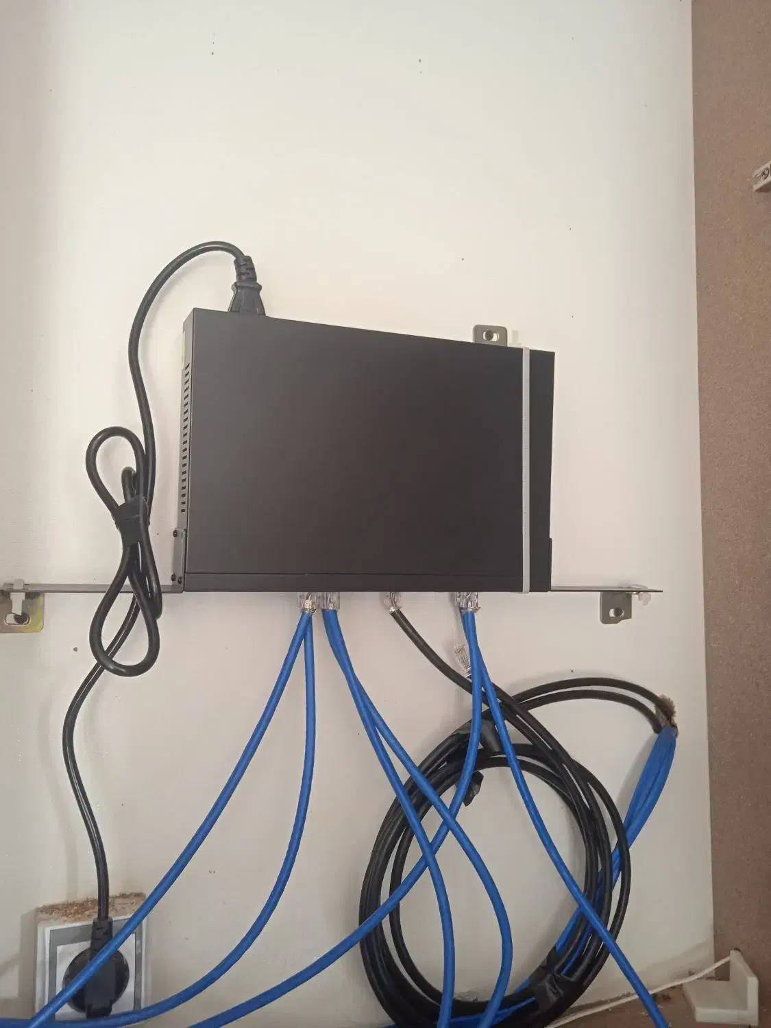 نصب دزدگیر و نصاب دوربین مداربسته / سراسر گیلان|خدمات پیشه و مهارت|رشت, نامجو|دیوار