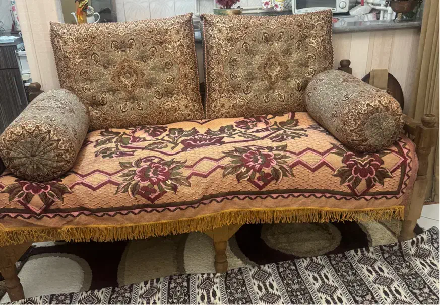 تخت سنتی با تشک و بالشتک|مبلمان خانگی و میز عسلی|تهران, جیحون|دیوار