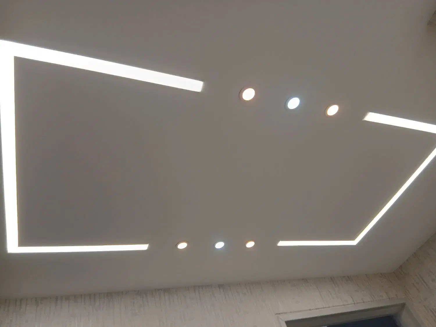 لاین نوری|لامپ و چراغ|کاشان, درب زنجیر|دیوار