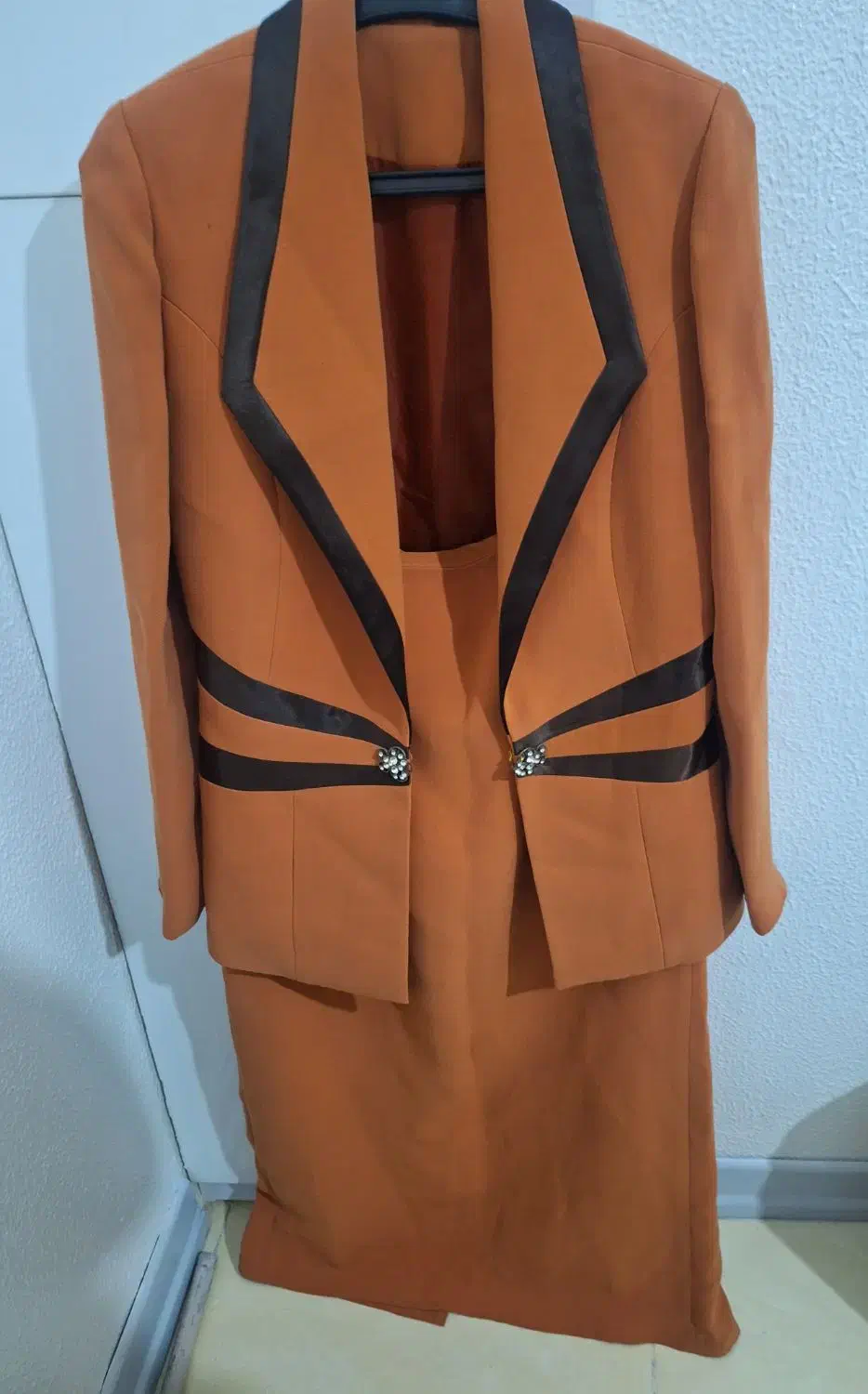 نووسالم|لباس|شاهین‌شهر, فیض|دیوار