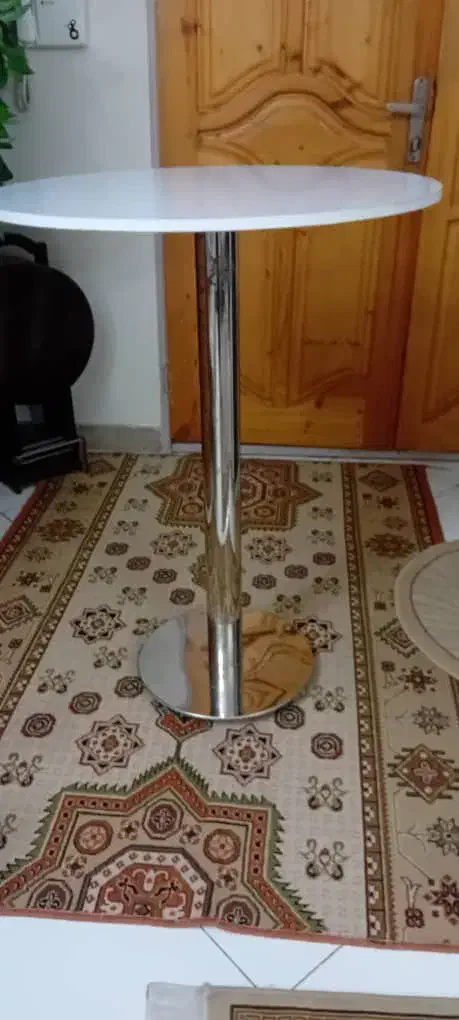 میز پایه استیل در حد نو|میز و صندلی غذاخوری|تهران, تسلیحات|دیوار