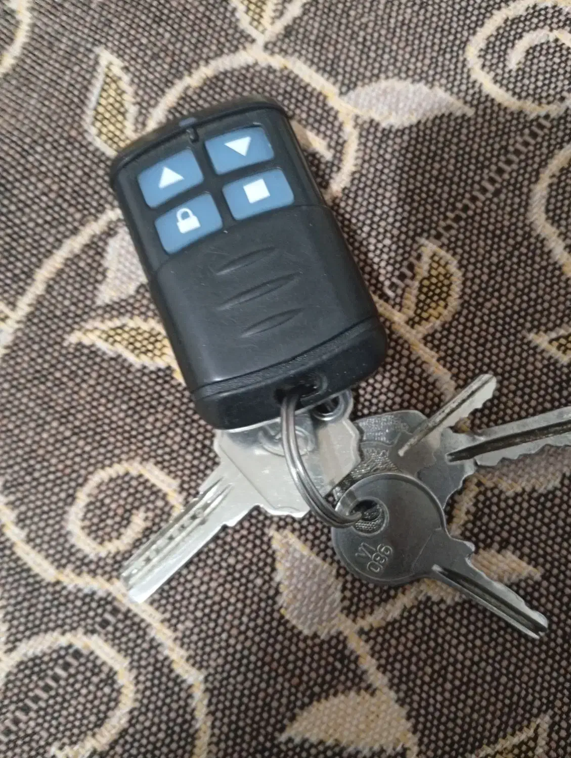 کلید و ریموت گم شوده|اشیا|قدس, شهرقدس|دیوار