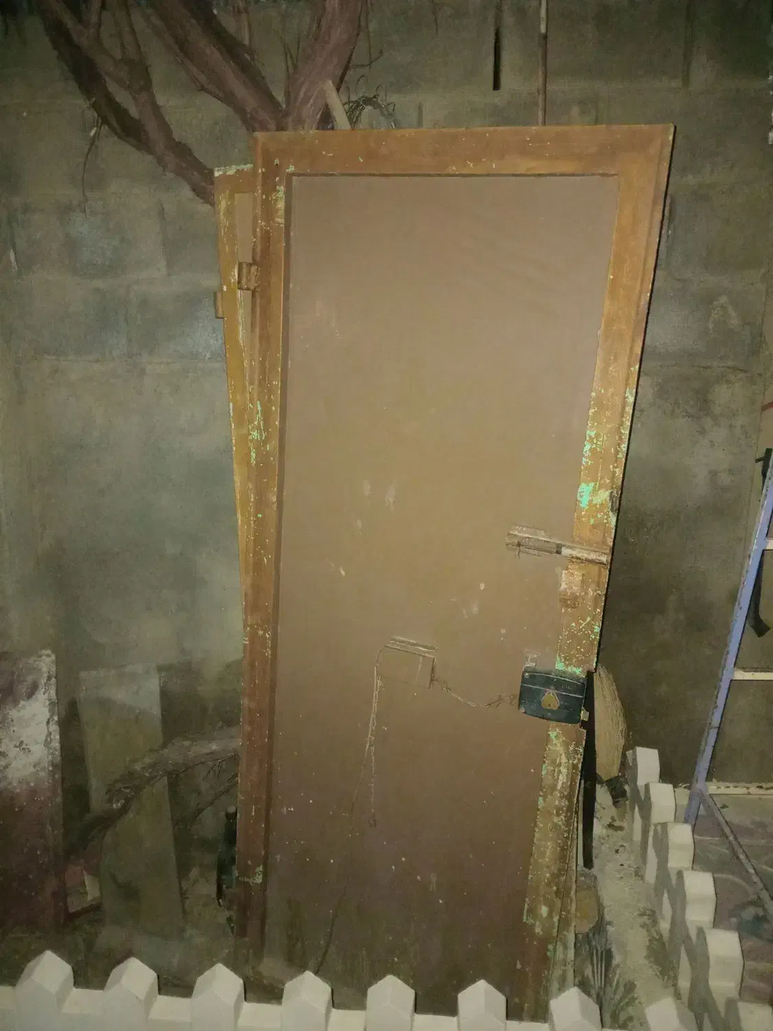 درب حیاط جنس محکم|مصالح و تجهیزات ساختمان|دینور, |دیوار