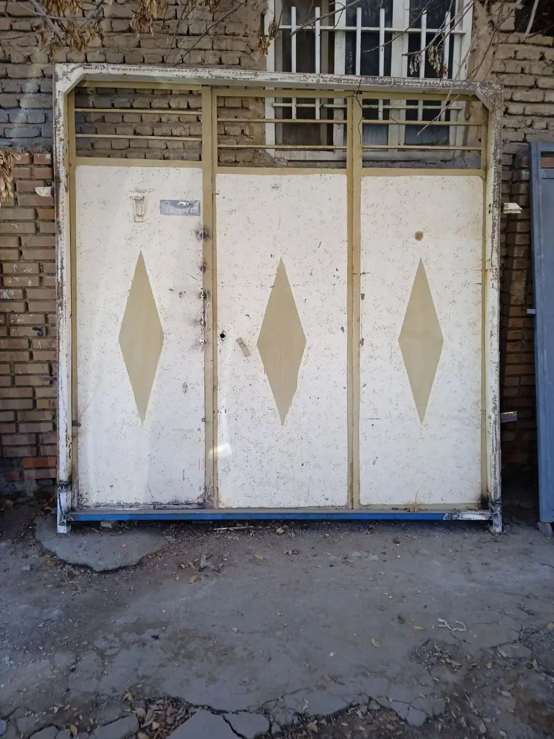 درب حیاطی|مصالح و تجهیزات ساختمان|شاهین دژ, |دیوار