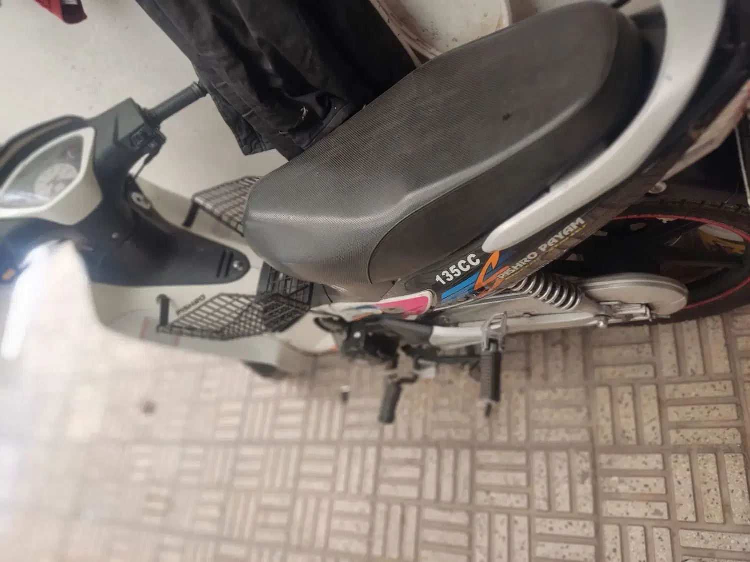 موتور ویو|موتورسیکلت|اقبالیه, |دیوار