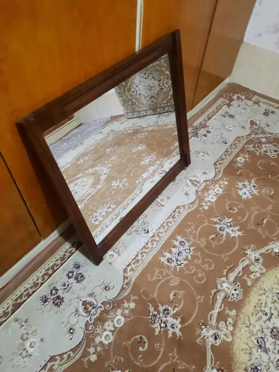 آینه سالم و حاشیه چوب|آینه|اسلامشهر, شهرک مفیدی|دیوار