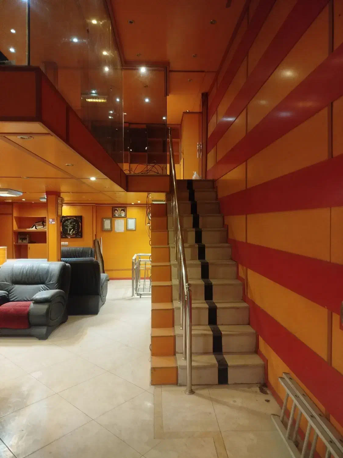 فروش دکور مغازه فوق العاده تمیز و مرتب|فروشگاه و مغازه|شیراز, سیلو|دیوار